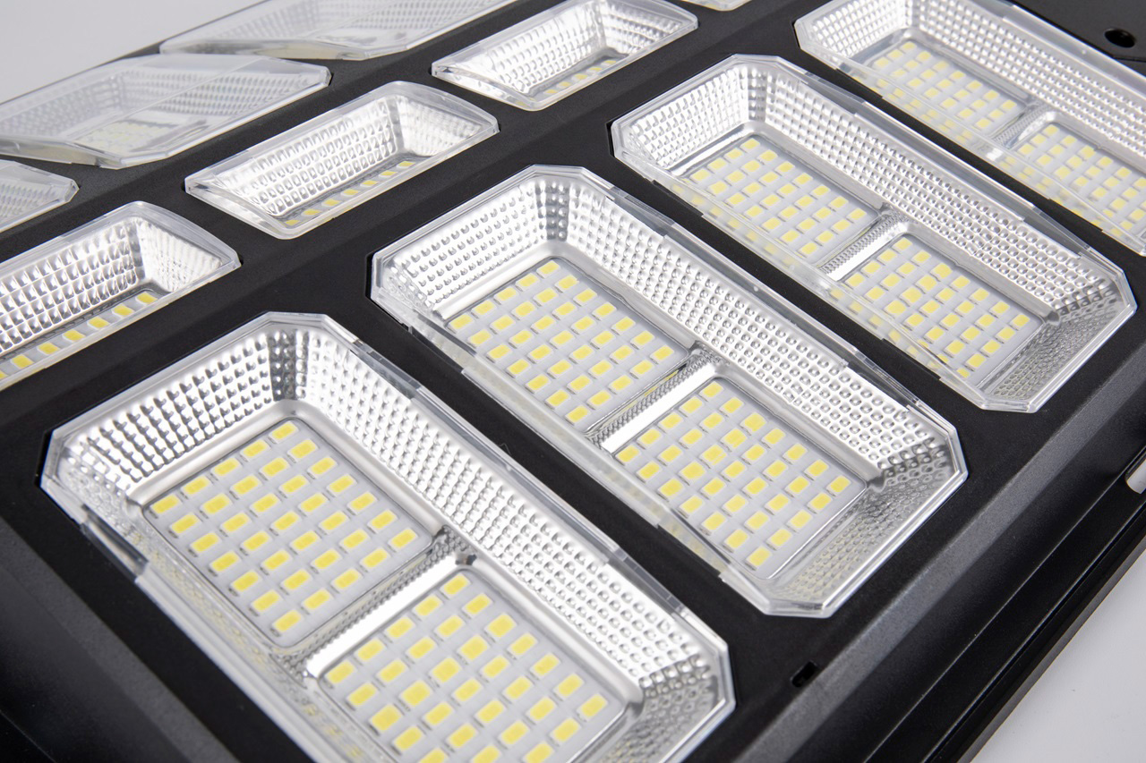 Proiettore solare da 600 W 800 - Outdoor Spotlight recensione e prezzo